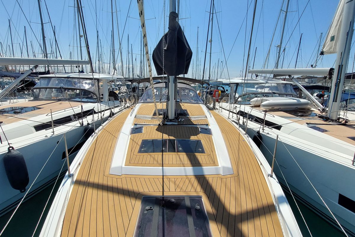 Deck of Nausicaä, a Hanse Yachts Hanse 460 sailboat at Rosignano Solvay, Italy
