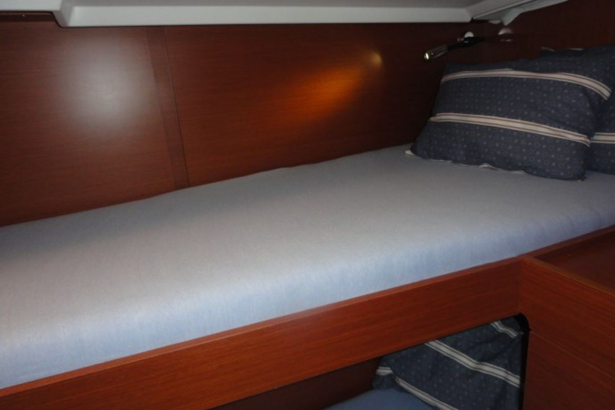 Cabin on Rabia, a Beneteau Oceanis 46.1 sailboat at Grad Pula, Croatia