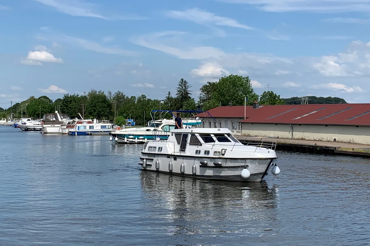 2403, a Tarpon Tarpon 37 N motorboat at Mittersheim, France