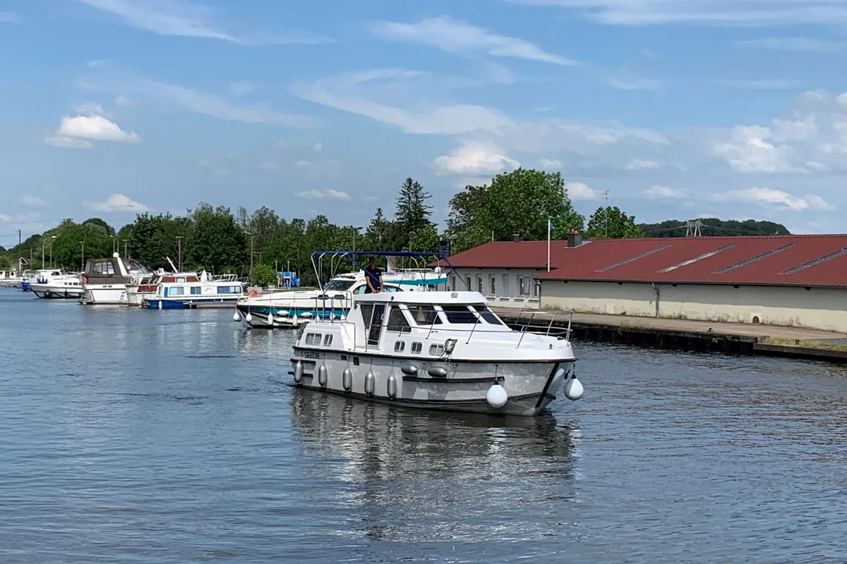 2403, a Tarpon Tarpon 37 N motorboat at Mittersheim, France