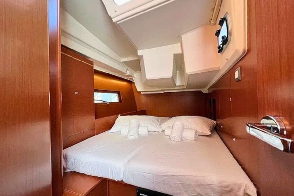 Cabin on Ostria, a Beneteau Oceanis 46.1 sailboat at Athens, Greece