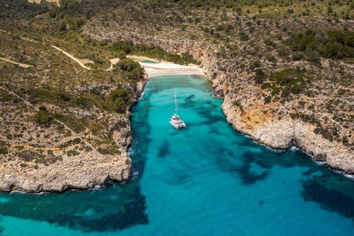Exterior view of Hydrus, a Lagoon 55 catamaran at Lavreotiki Municipal Unit, Greece