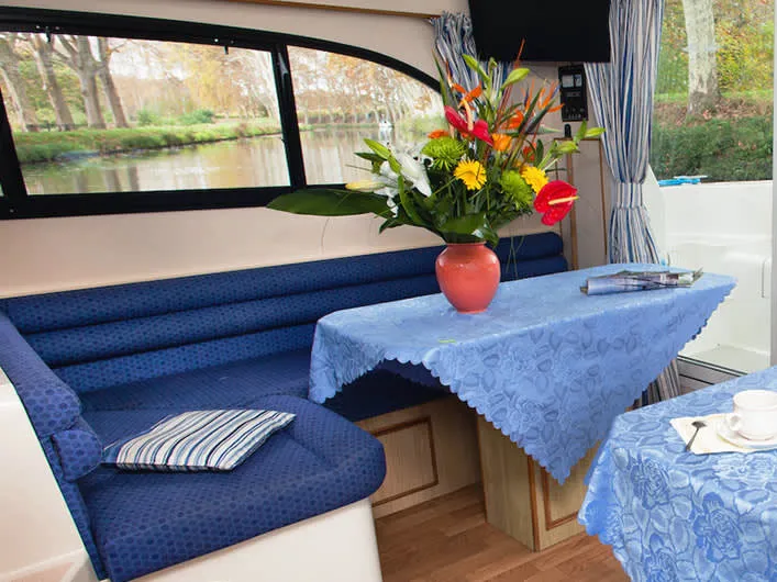 Salon of Elegance - Comfort 28, a Cygnet Elegance motorboat at Rheinsberg, Germany