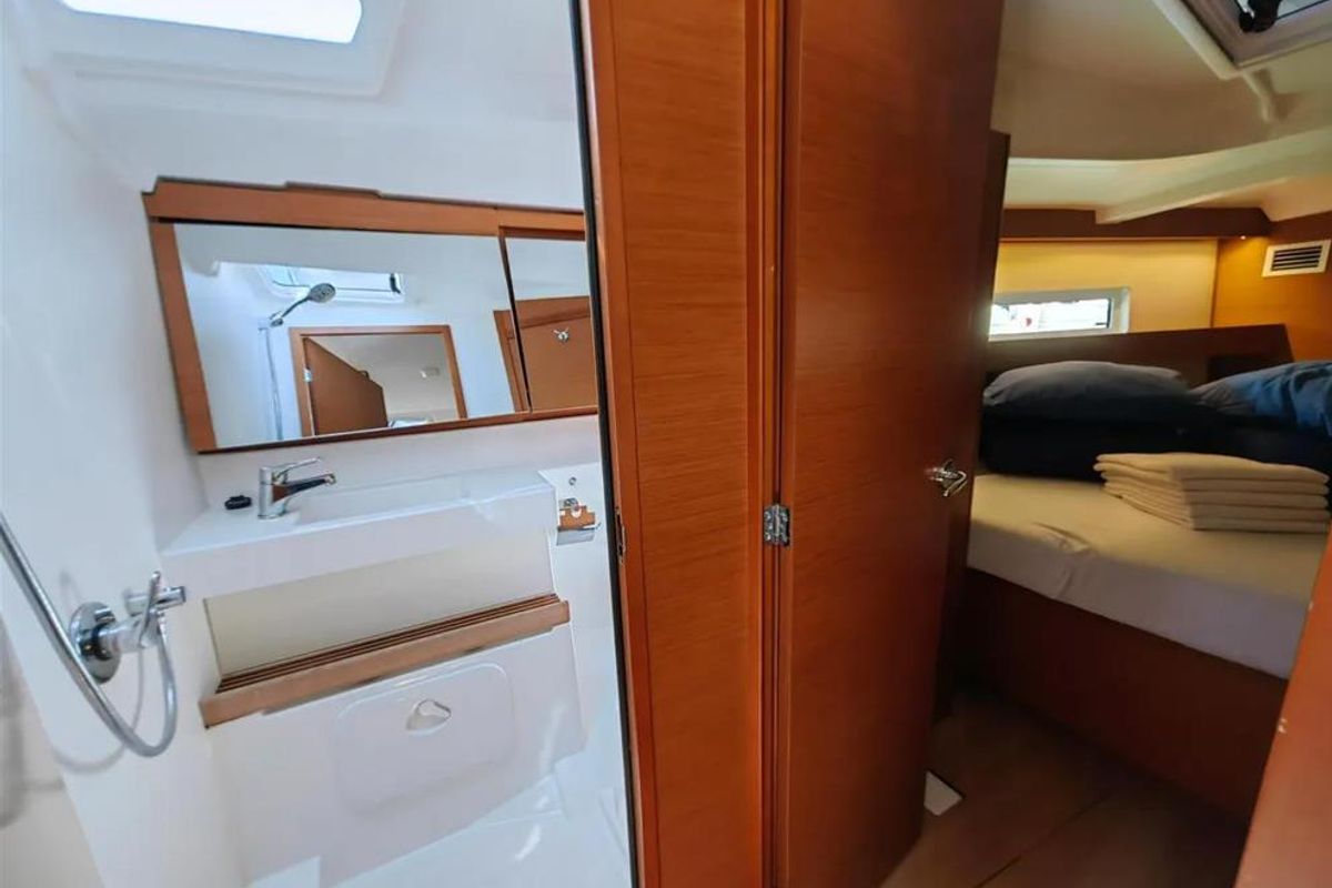 Head on Negroni, a Jeanneau Sun Odyssey 440 sailboat at Athens, Greece
