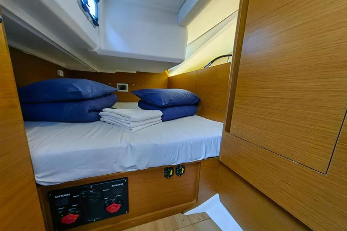 Cabin on Negroni, a Jeanneau Sun Odyssey 440 sailboat at Athens, Greece