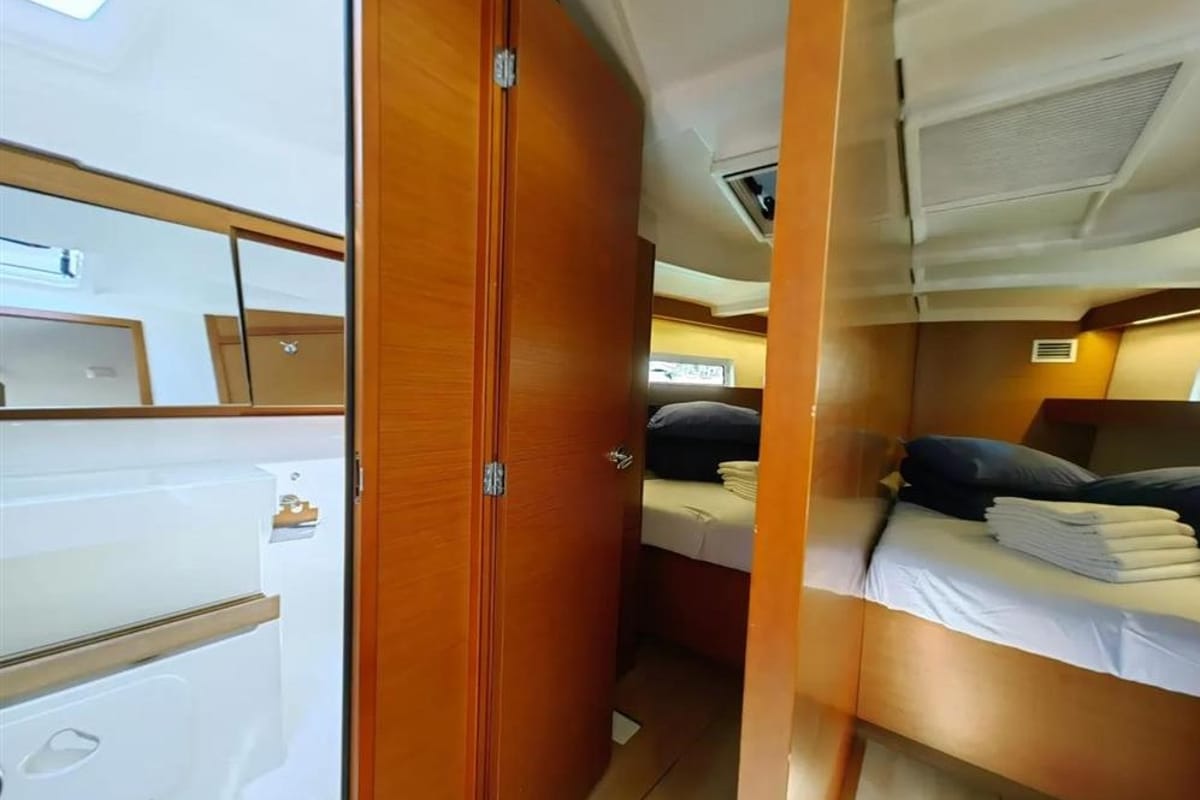 Cabin on Negroni, a Jeanneau Sun Odyssey 440 sailboat at Athens, Greece