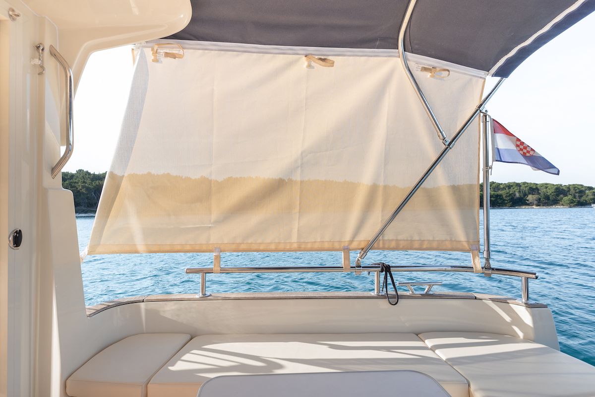 H4, a Leidi 660 motorboat at Grad Pula, Croatia