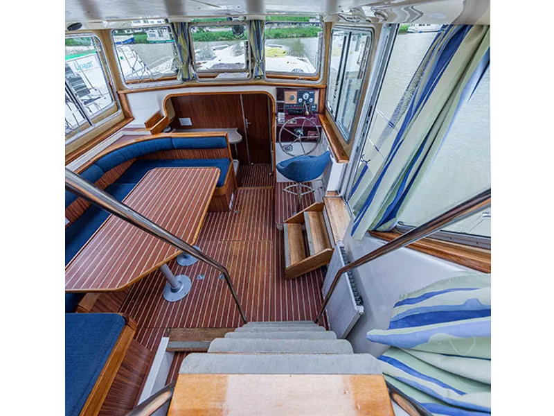 Salon of 1165-24, a Pénichette 1165 motorboat at Carrick-on-Shannon, Ireland