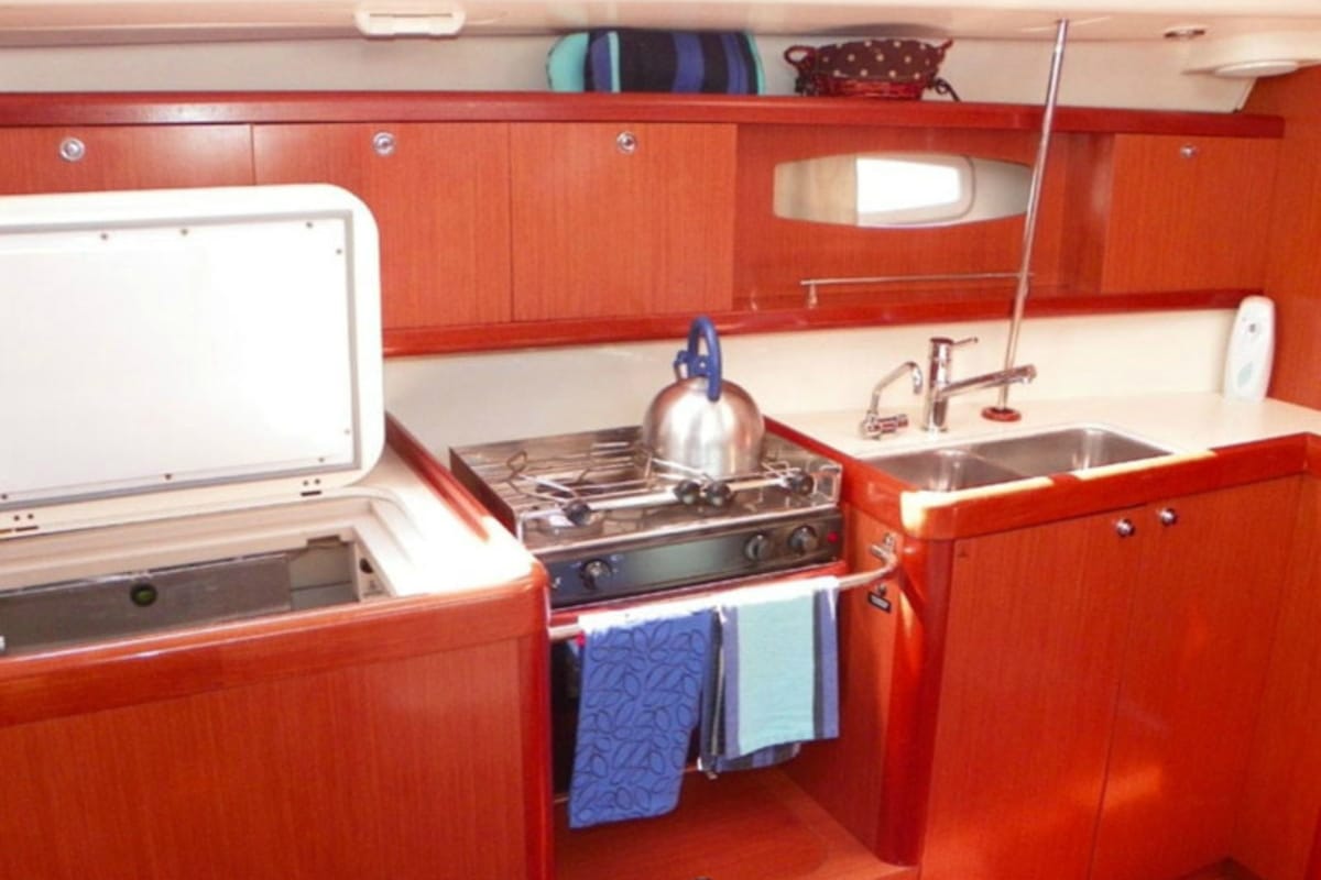 Fantasea, a Beneteau Oceanis 43 sailboat at Athens, Greece