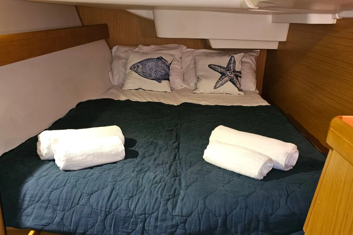 Cabin on Comfort, a Jeanneau Sun Odyssey 42 i sailboat at Marina Delta Kallithea, Greece
