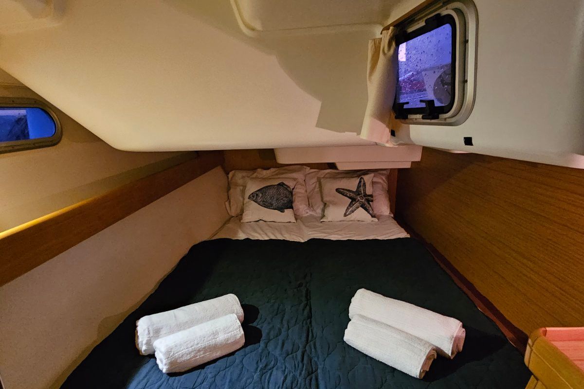 Cabin on Comfort, a Jeanneau Sun Odyssey 42 i sailboat at Marina Delta Kallithea, Greece