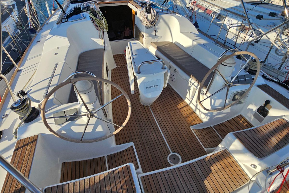 Salon of Comfort, a Jeanneau Sun Odyssey 42 i sailboat at Marina Delta Kallithea, Greece