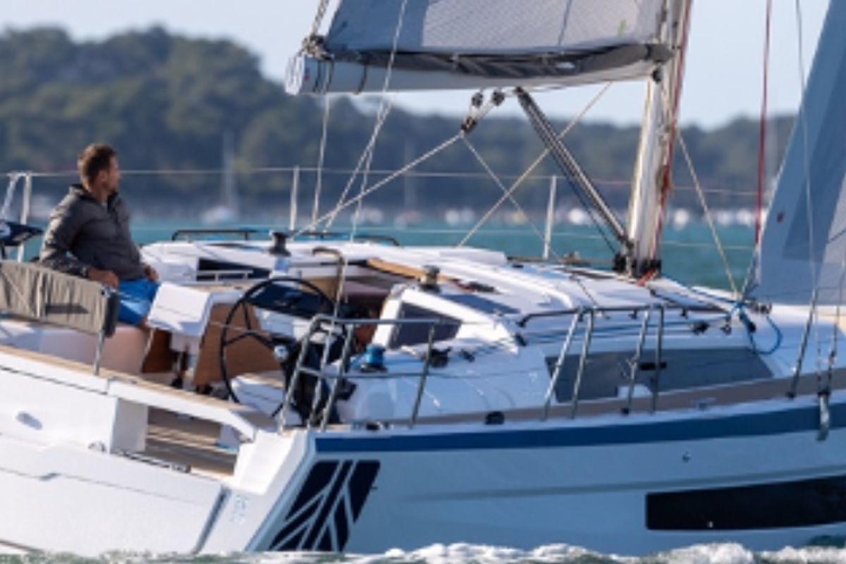 Exterior view of Vasco, a Dufour 37 sailboat at Vallauris, France