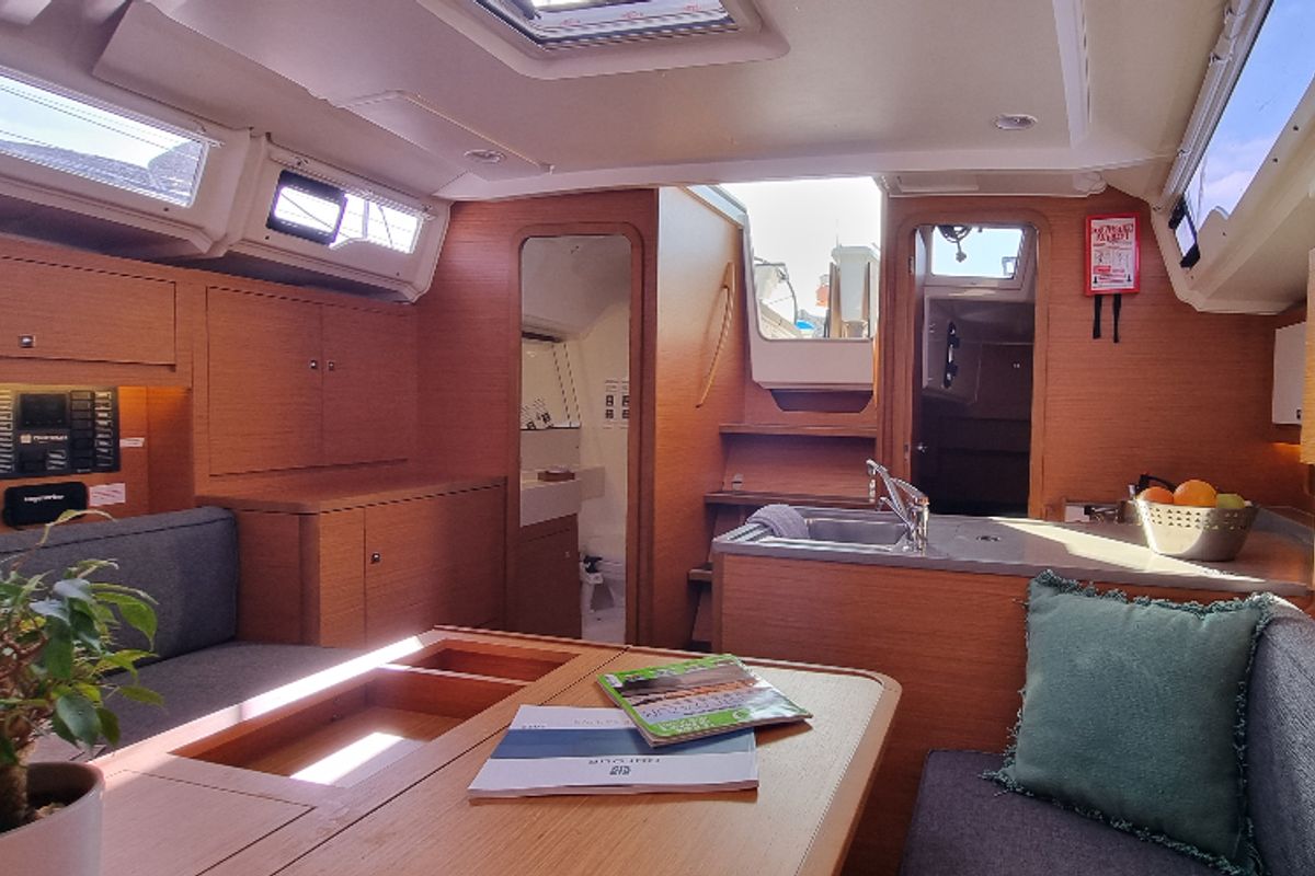 Salon of Vasco, a Dufour 37 sailboat at Vallauris, France