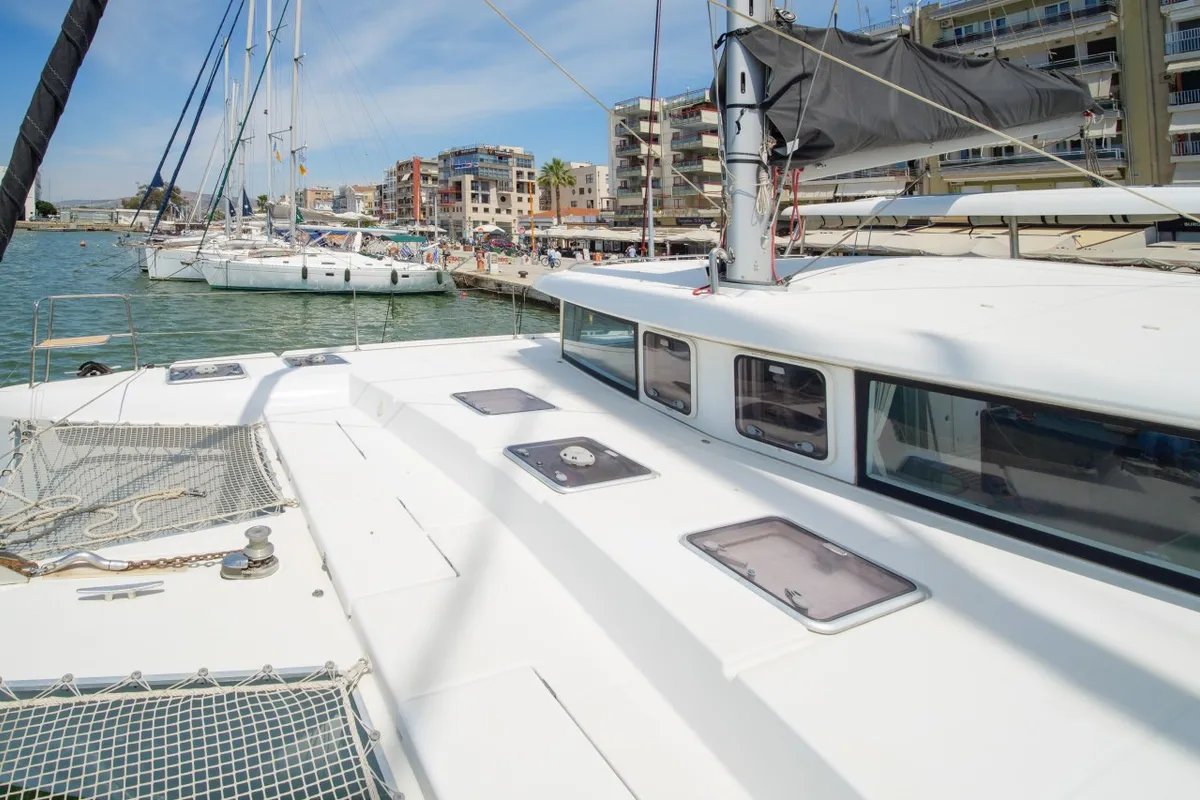 Amelia, a Lagoon 420 catamaran at Volos Municipality, Greece