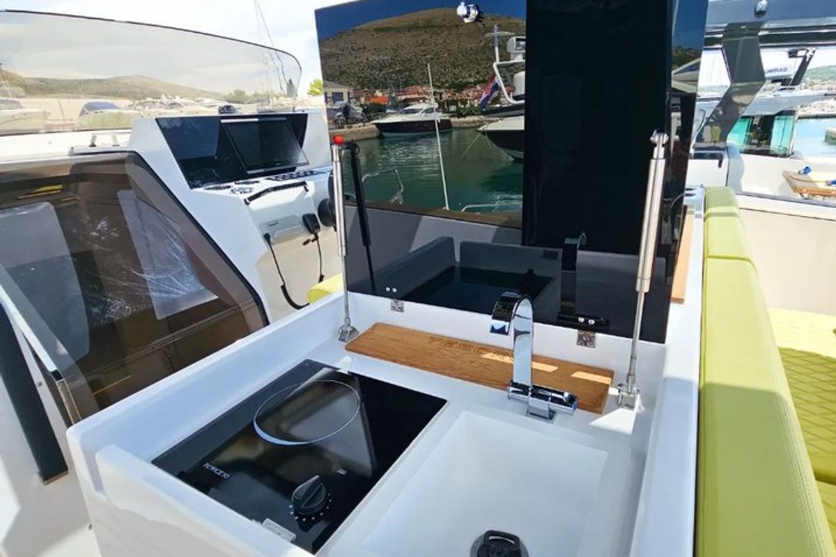 Cabin on Leo, a Tesoro Yachts Tesoro T40 motorboat at Seget Donji, Croatia
