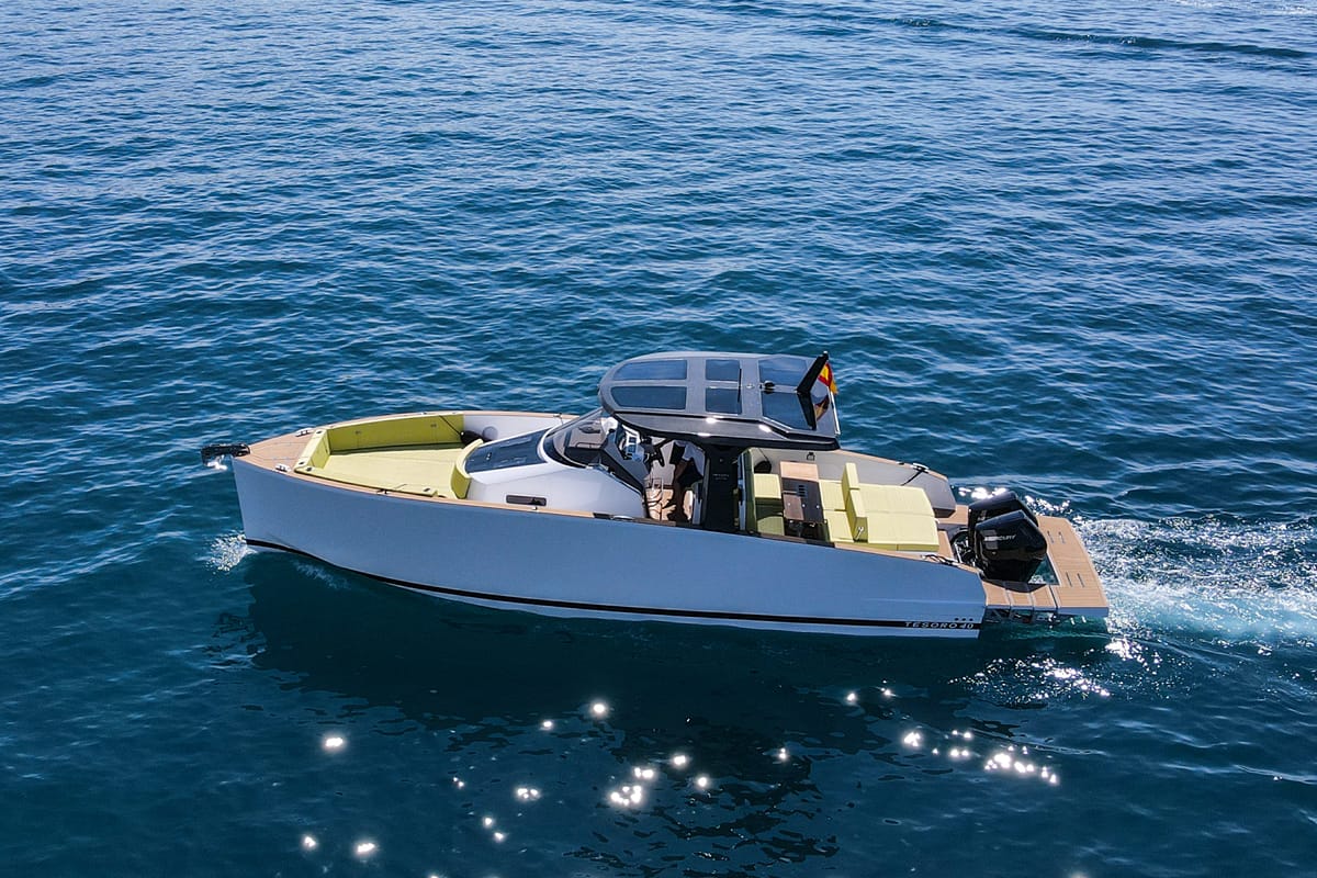 Head on Leo, a Tesoro Yachts Tesoro T40 motorboat at Seget Donji, Croatia