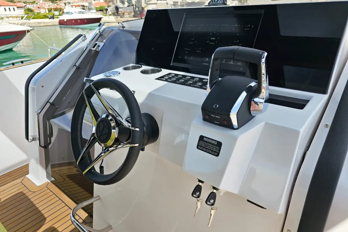 Leo, a Tesoro Yachts Tesoro T40 motorboat at Seget Donji, Croatia