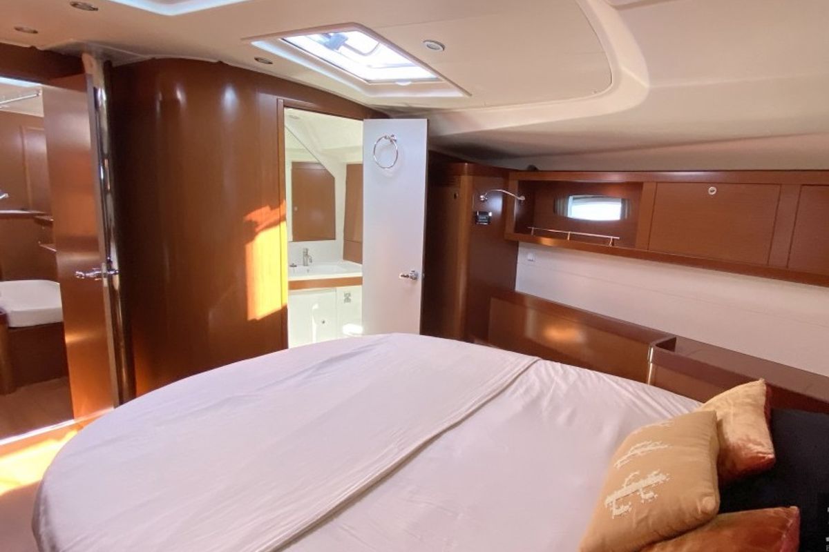 Cabin on Thidawaree, a Beneteau Oceanis 54 sailboat at Baan Salak Phet, Thailand