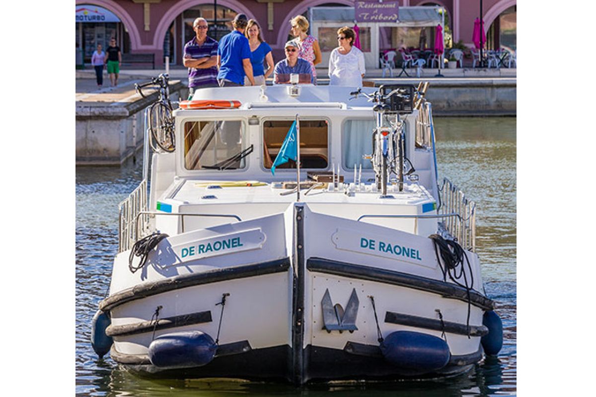 Exterior view of 150FB-14, a Pénichette 1500FB motorboat at Scey-sur-Saône-et-Saint-Albin, France