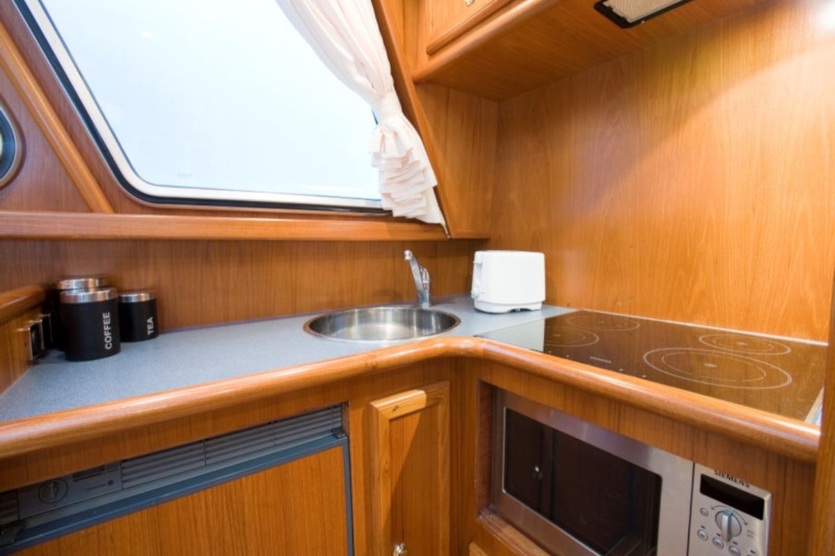 Galley of Drait 73, a De Drait Impression 1280 motorboat at Drachten, Netherlands