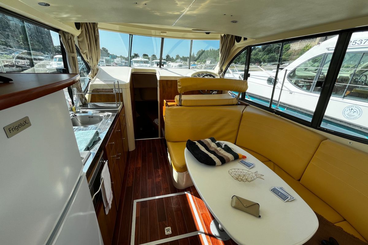 Salon of Piano, a Nicols Estivale Duo motorboat at Grez-Neuville, France