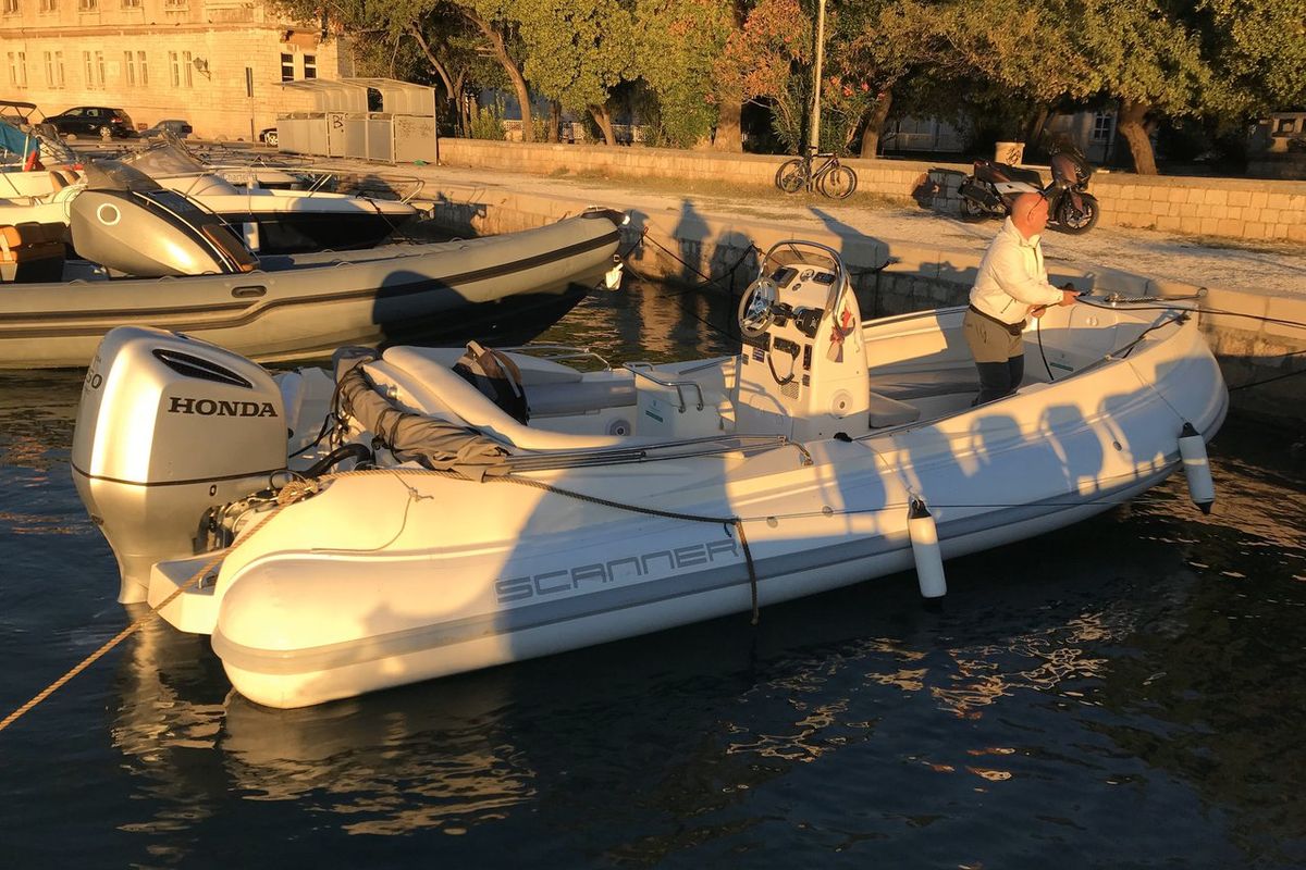 Exterior view of Scanner Envy 710, a Scanner Srl. Scanner Envy 710 rib at Grad Trogir, Croatia