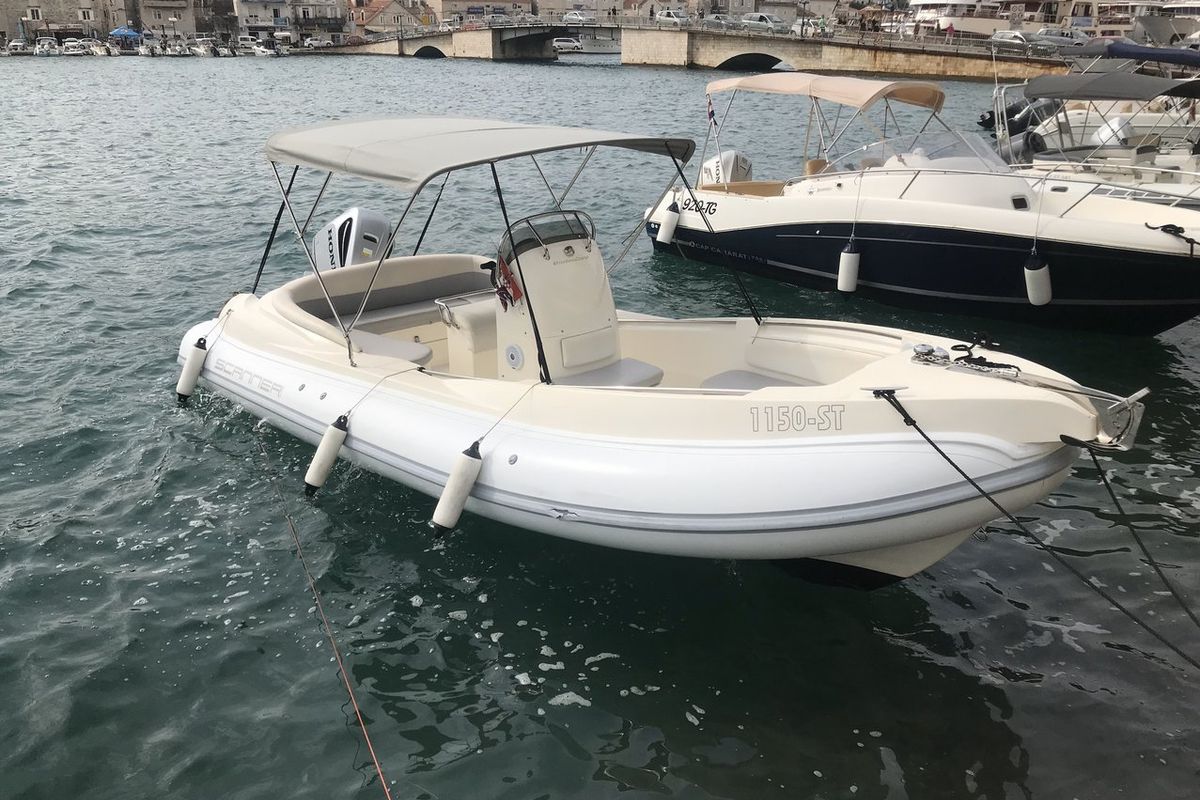 Exterior view of Scanner Envy 710, a Scanner Srl. Scanner Envy 710 rib at Grad Trogir, Croatia
