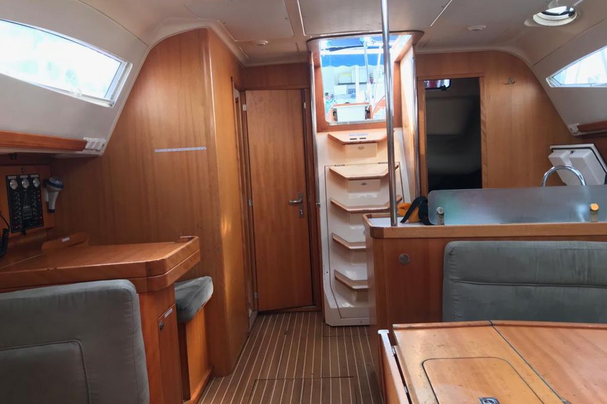 Salon of Alboran XXIV Cocomaluco, a Elan Impression 434 sailboat at es Jonquet, Spain