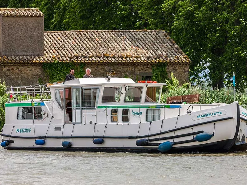 Exterior view of 1400-10, a Pénichette 1400 motorboat at Loosdrecht, Netherlands