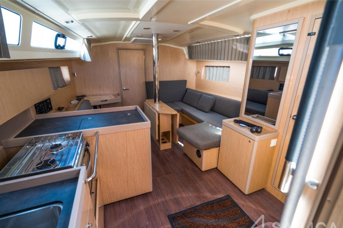 Galley of White Pearl, a Beneteau Oceanis 41.1 sailboat at Izola / Isola, Slovenia