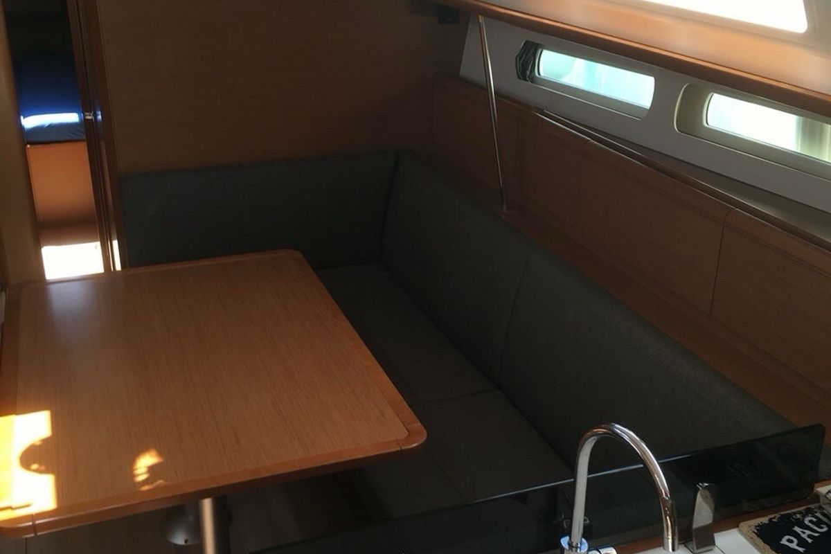 Salon of Tessie, a Jeanneau Sun Odyssey 439 sailboat at Volos Municipality, Greece