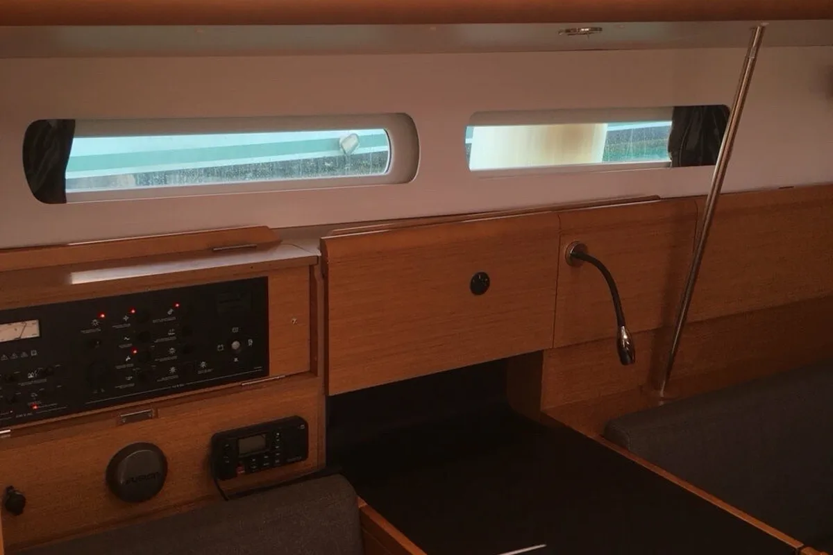 Salon of Tessie, a Jeanneau Sun Odyssey 439 sailboat at Volos Municipality, Greece