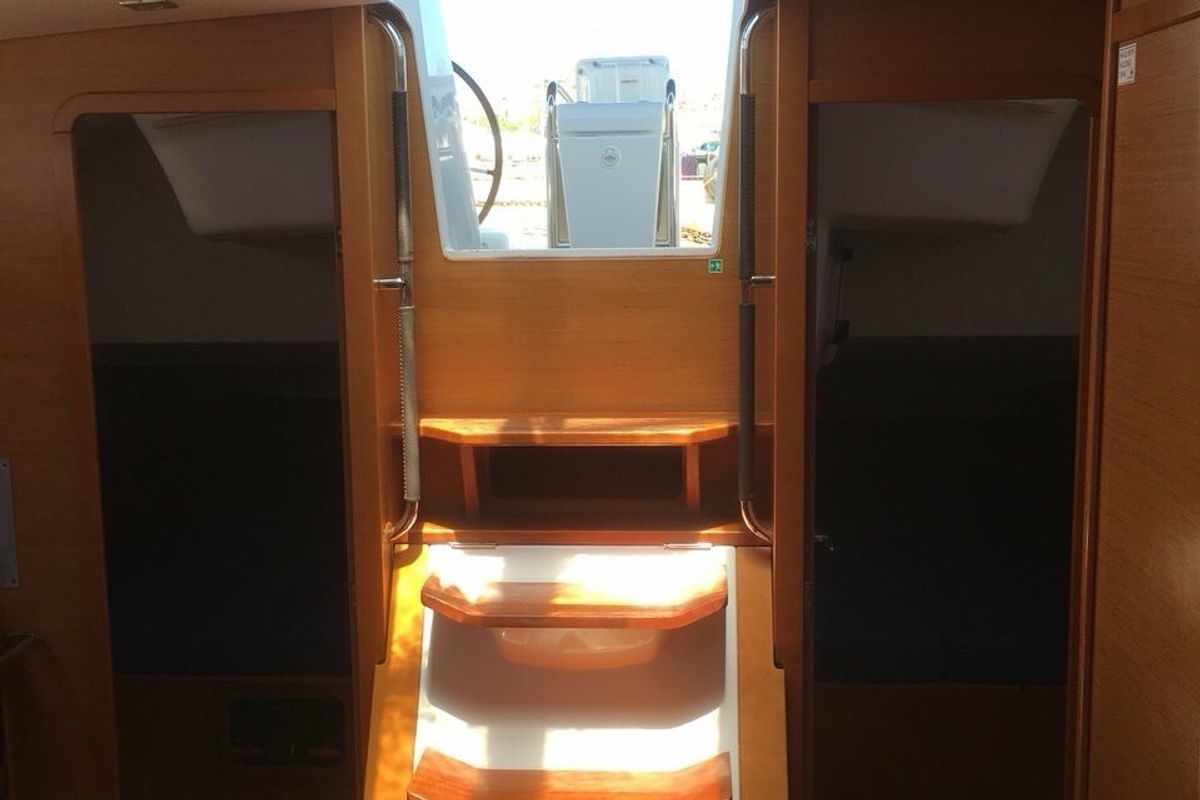 Salon of Tessie, a Jeanneau Sun Odyssey 439 sailboat at Volos Municipality, Greece