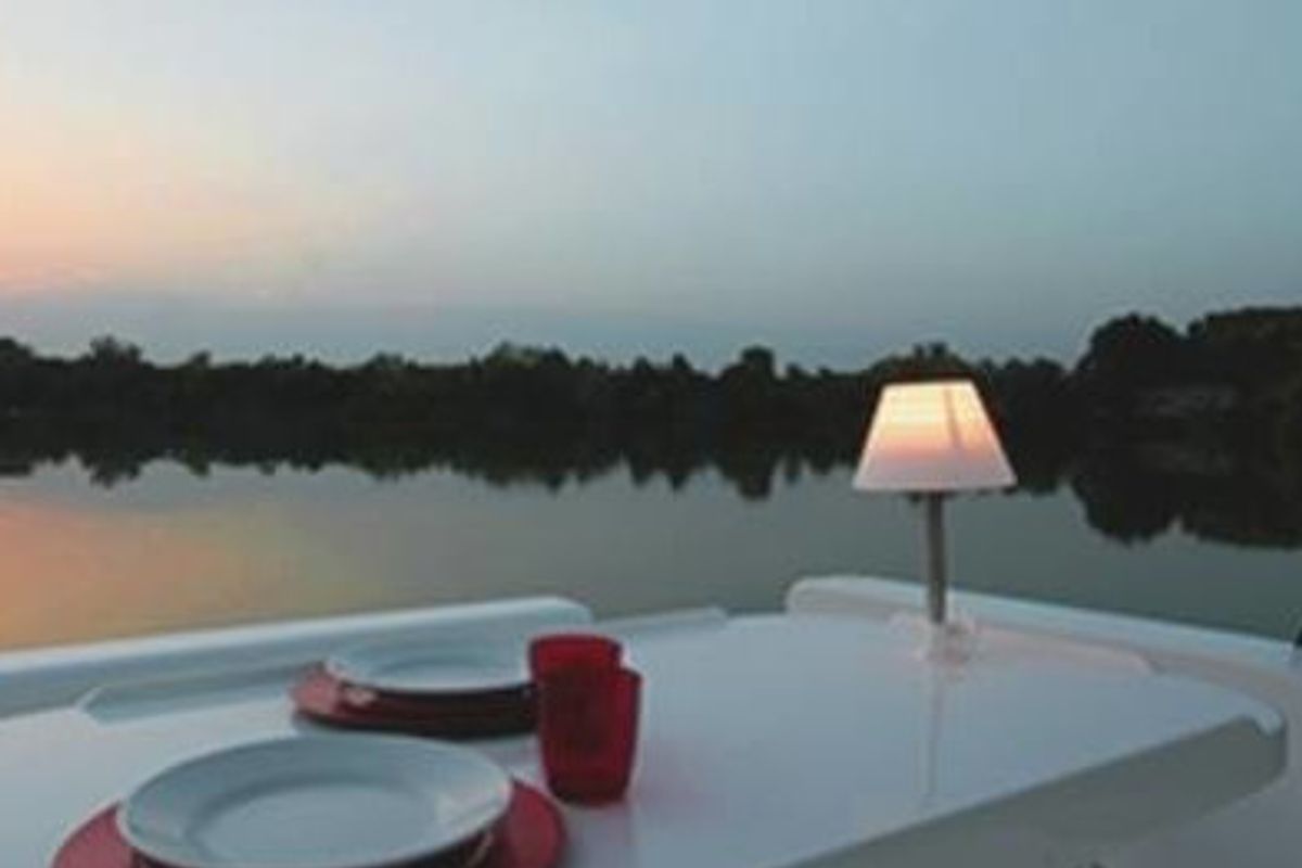 Deck of Minuetto - Comfort 1, a Cygnet Minuetto 6+ motorboat at Casier, Italy