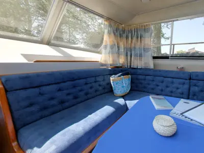 Salon of Royal Classique - Comfort 6, a Cygnet Royal Classique motorboat at Portiragnes, France