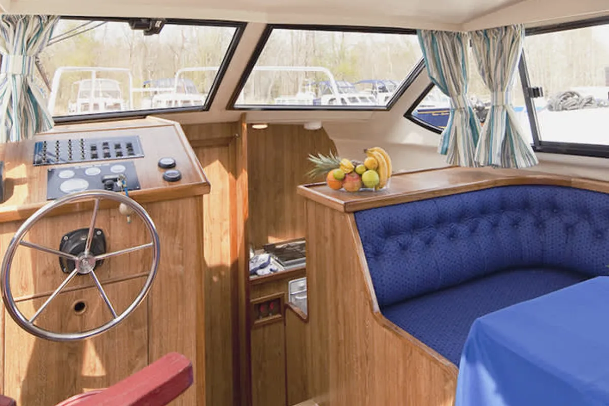 Cockpit of Royal Classique - Comfort 6, a Cygnet Royal Classique motorboat at Portiragnes, France