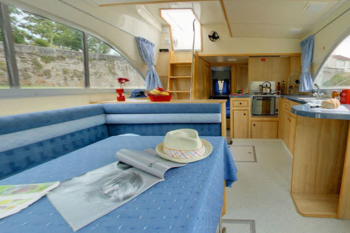 Salon of Tango - Comfort 10, a Cygnet Tango motorboat at Portiragnes, France