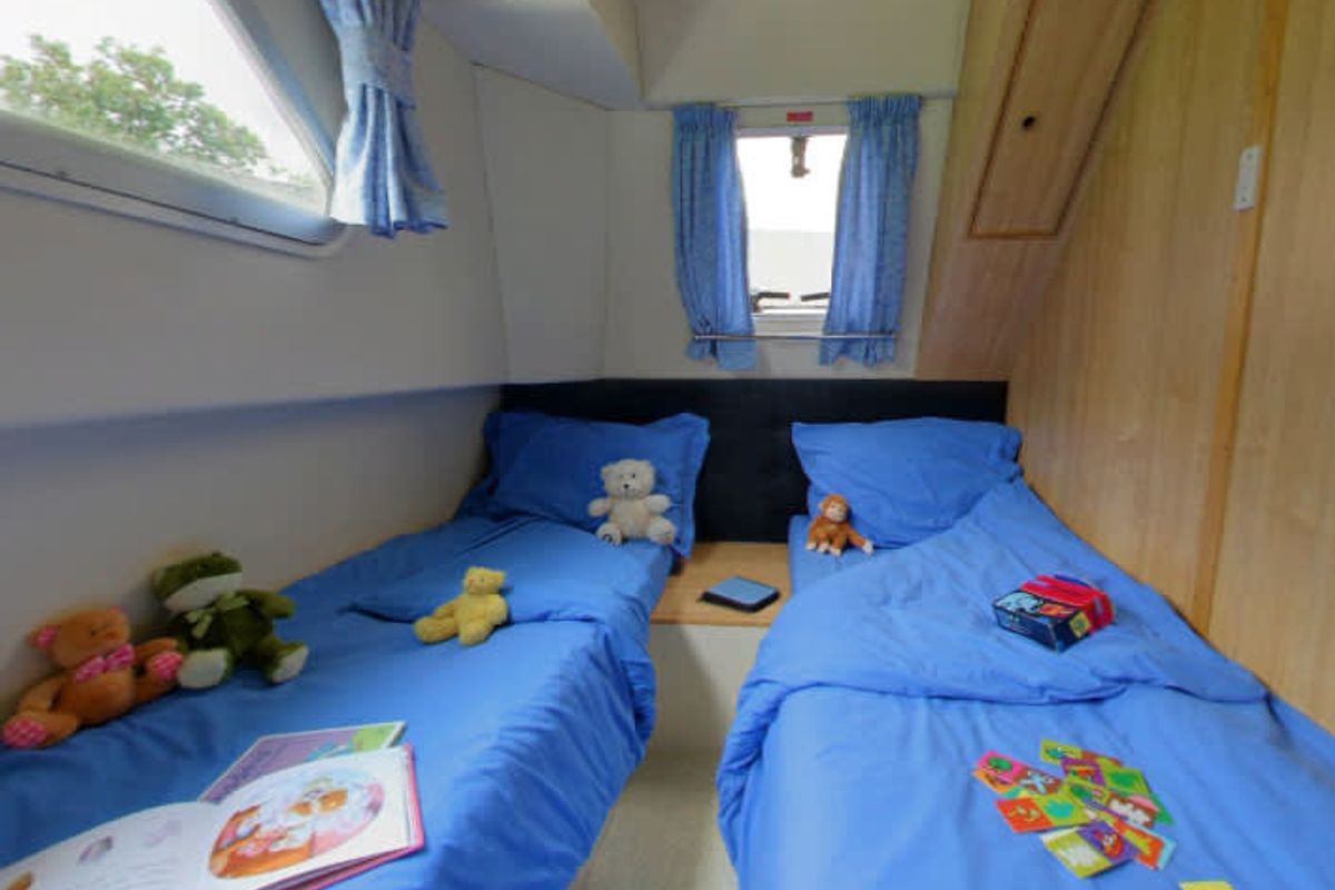 Cabin on Tango - Comfort 10, a Cygnet Tango motorboat at Portiragnes, France