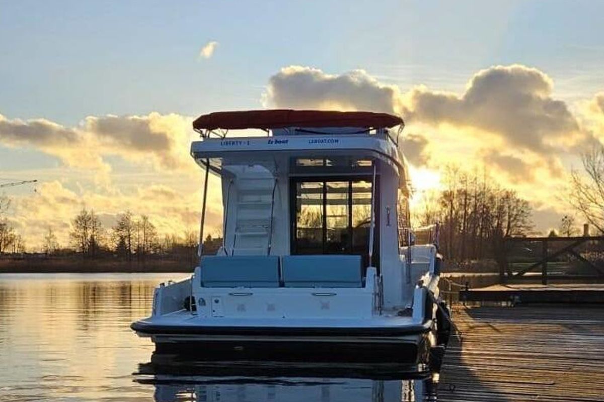 Exterior view of Liberty - Luxury 10, a Cygnet Liberty motorboat at Rheinsberg, Germany