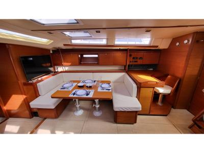 Salon of Rainbow, a Dufour 525 Grand Large sailboat at Capo d'Orlando, Italy
