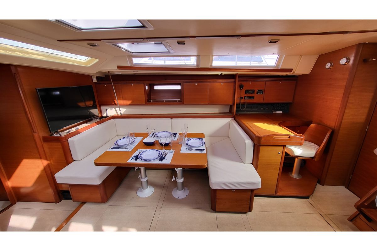 Salon of Rainbow, a Dufour 525 Grand Large sailboat at Capo d'Orlando, Italy