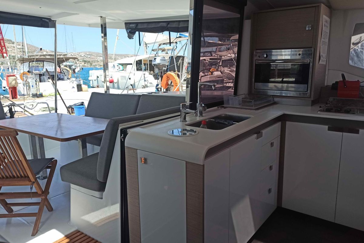Cabin on Almiriki, a Fountaine Pajot Isla 40 catamaran at Parikia, Greece