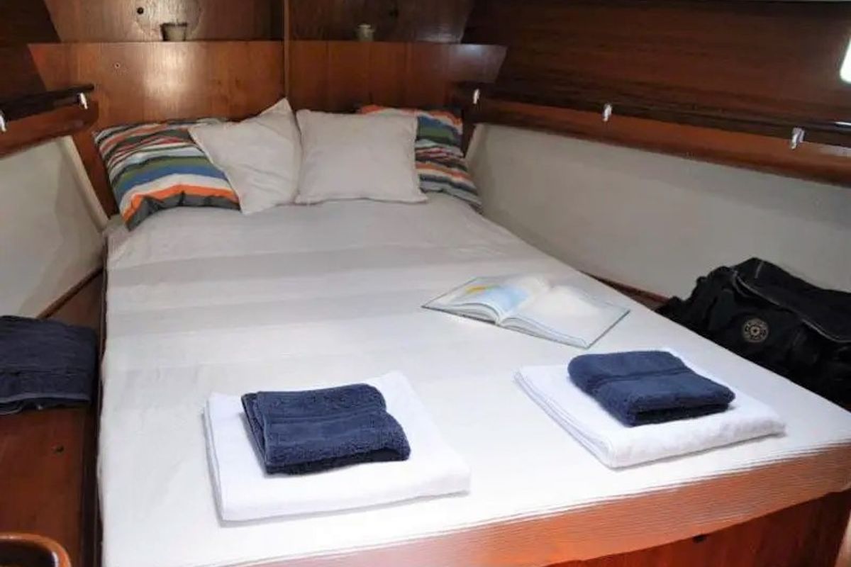 Cabin on Xanemo, a Beneteau Oceanis 440 sailboat at Volos Municipality, Greece