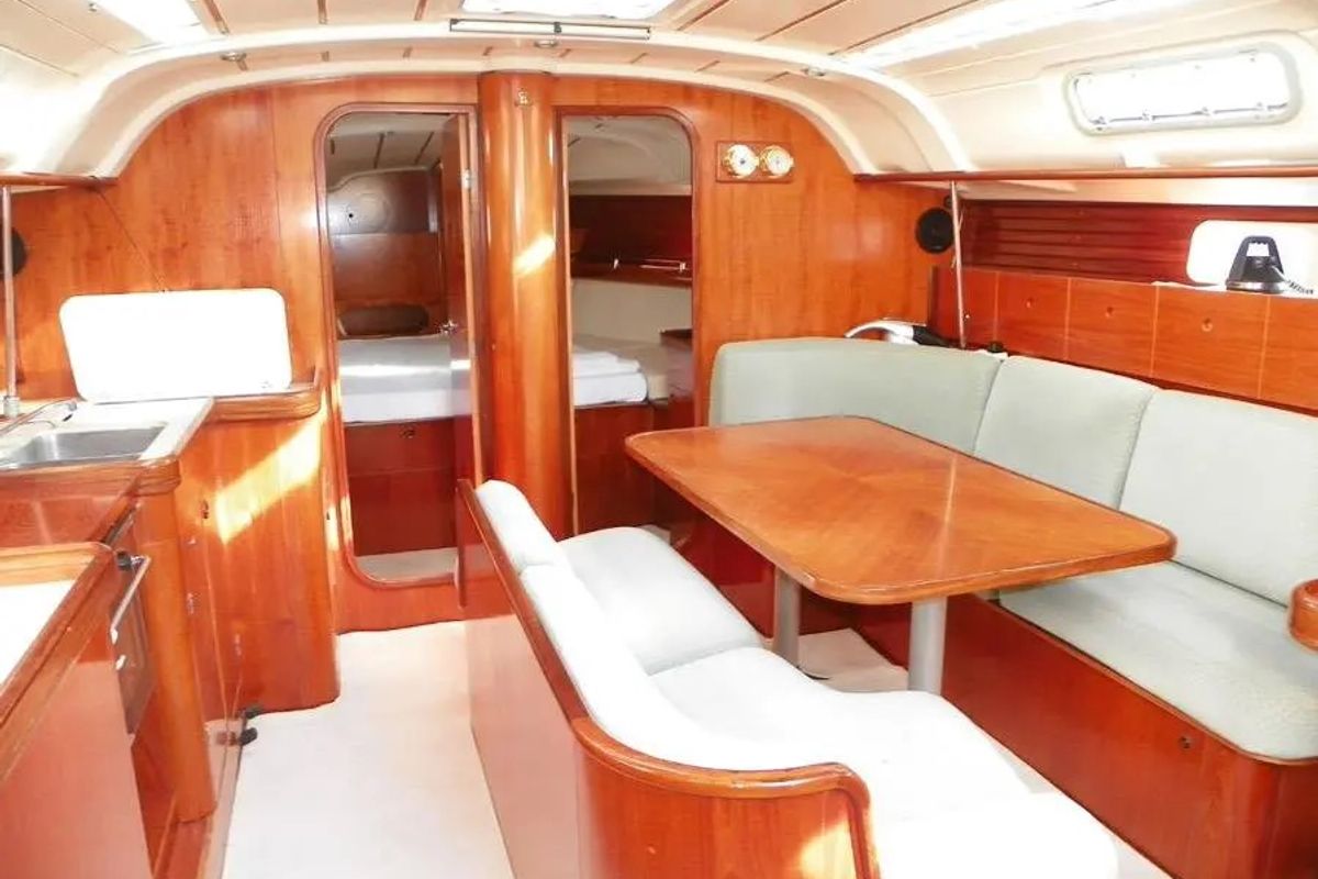 Salon of Xanemo, a Beneteau Oceanis 440 sailboat at Volos Municipality, Greece