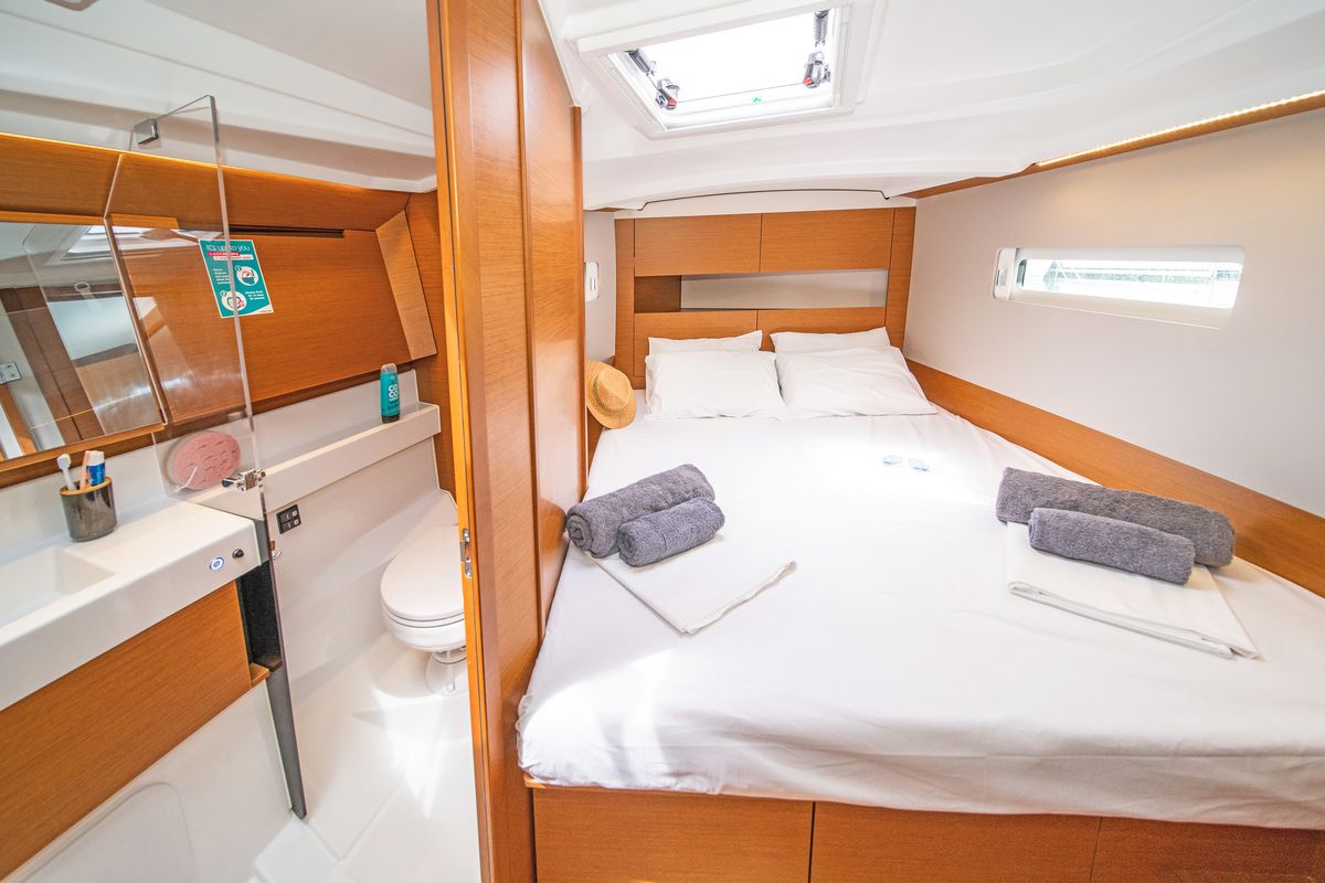 Cabin on Naias, a Jeanneau Sun Odyssey 410 sailboat at Gouvia, Greece