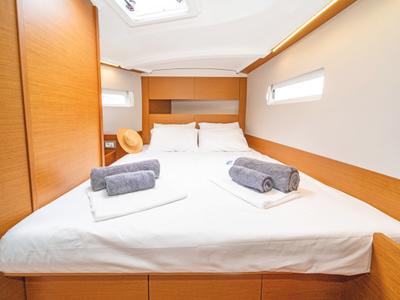 Cabin on Naias, a Jeanneau Sun Odyssey 410 sailboat at Gouvia, Greece