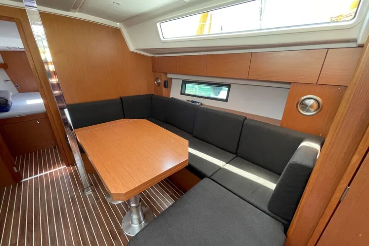 Salon of AF-C42, a Bavaria C42 sailboat at Athens, Greece