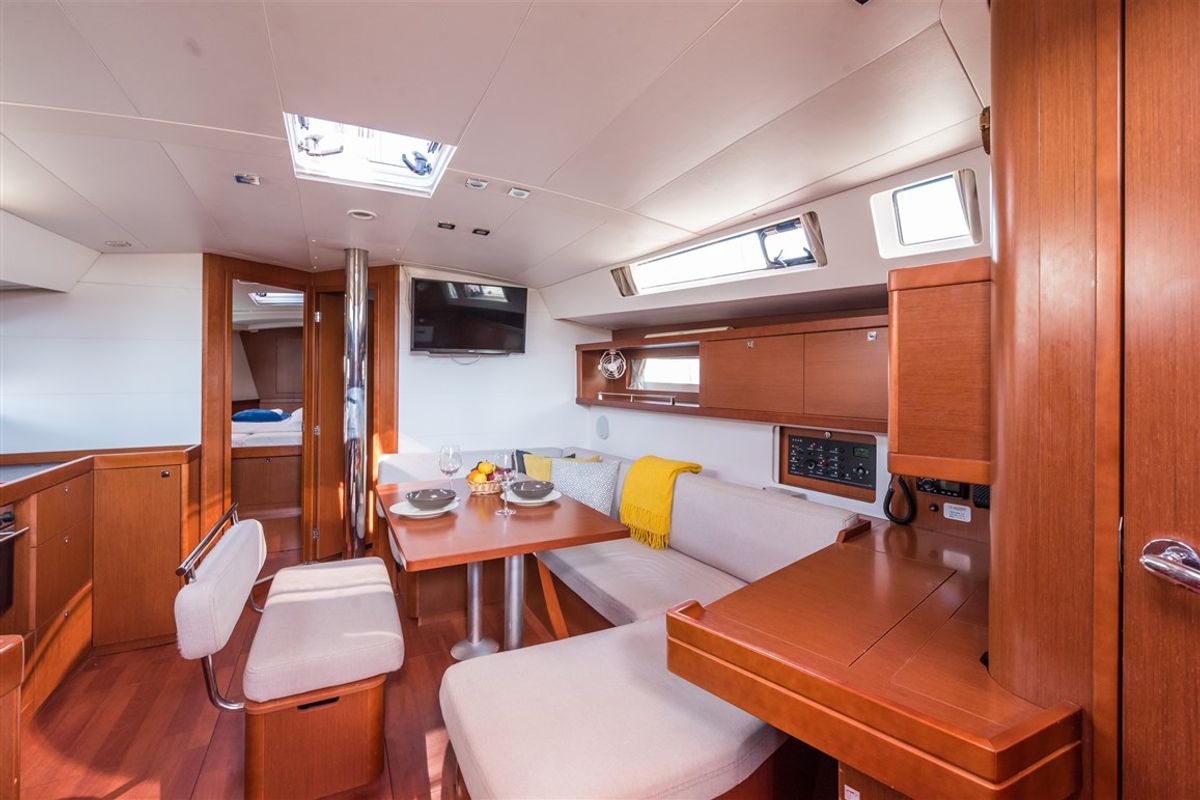 Salon of Zoa, a Beneteau Oceanis 45 sailboat at Split, Croatia