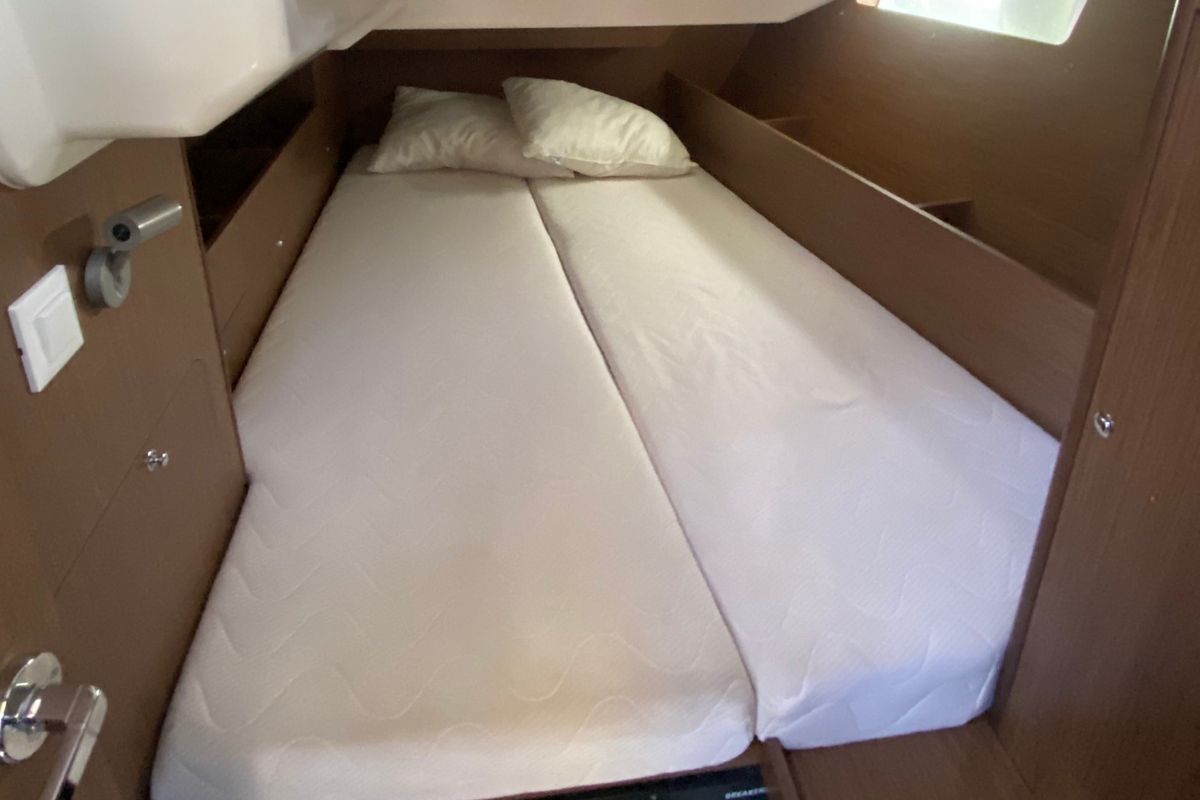 Cabin on IRIS, a Beneteau Oceanis 41.1 sailboat at Athens, Greece